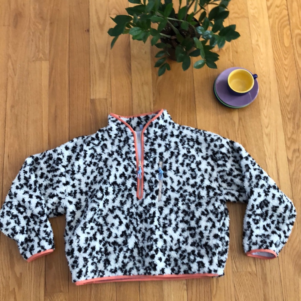 Lou & Grey snow leopard fleece, black white, peach